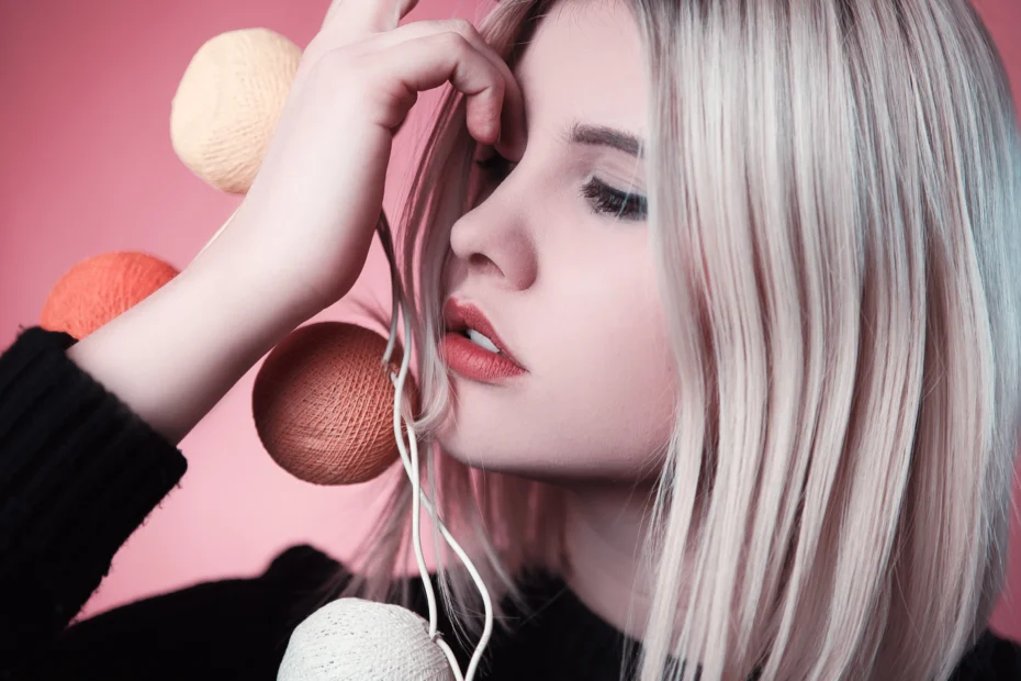 Grafika do Blondynka Przed Lustrem Zagadka Online