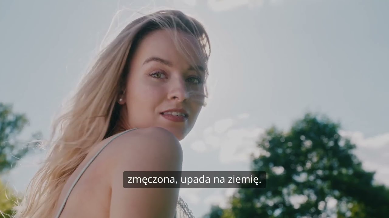 Grafika do zabawnego filmu Osaczona Blondynka